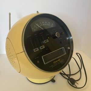 Weltron 2001 Helmet Space Ball Retro AM/FM Radio/8-Track Player *For Repair Only